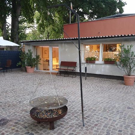 Ferienwohnung Lindenhof, Zentrumsnah Mit Terrasse Und Grillmoeglichkeit Magdeburg Luaran gambar